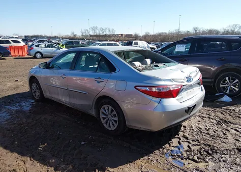 2017 Toyota Camry Le z USA, uszkodzony, nr VIN 4T1BF1FK4HU449154